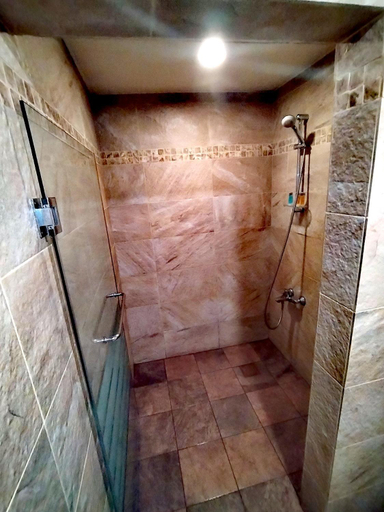 Bathroom 4, White House Suites, Beirut