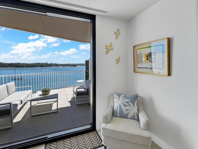 3, Modern 2-Bedroom Apartment with Pool Access, Eurobodalla