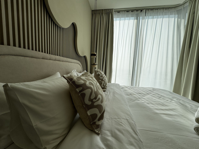Room 4, Luxury 1BR Apartment with Pool Access, Dubai
