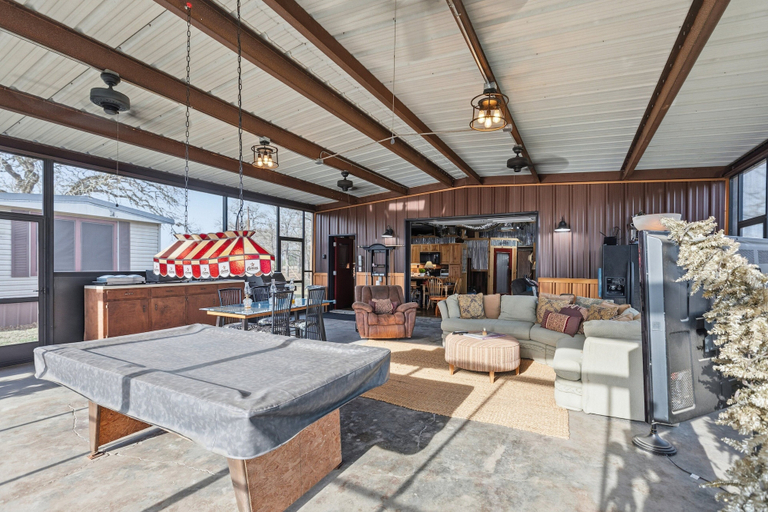 Outdoor dining 4, Cupid - Reindeer Ranch At Round Top Cabin, Fayette