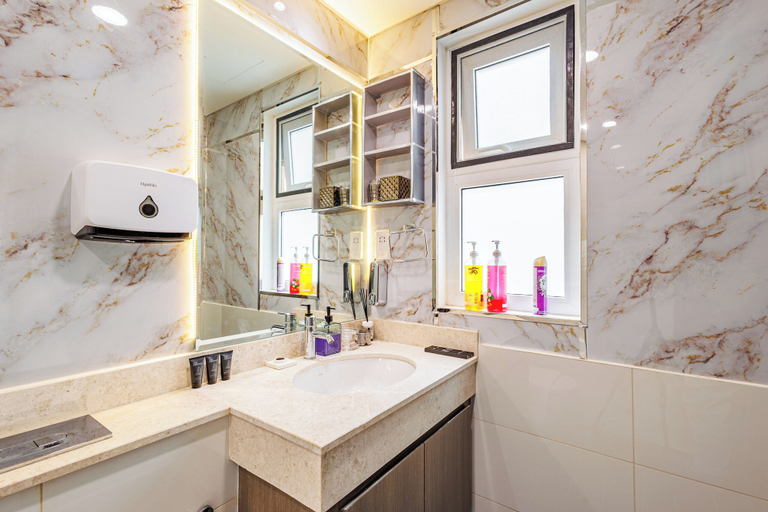 Bathroom 2, The Urban Retreat Elegant 3BR Townhouse, Dubai