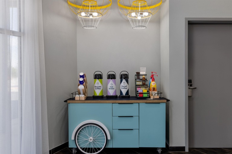 Food & Drinks 5, Spark By Hilton Artesia, Eddy