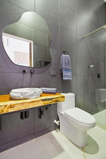 Bathroom 4, 6BR w Jacuzzi Private Baths Lleras, Medellín