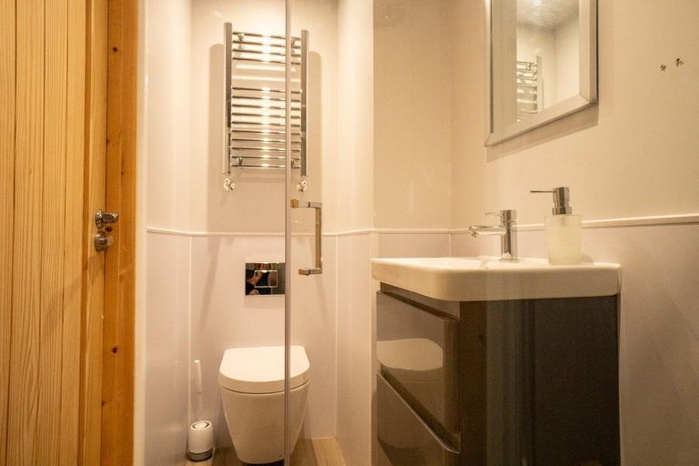 Others 5, Cosy and eco-friendly cabins next to 16th century pub, Suffolk