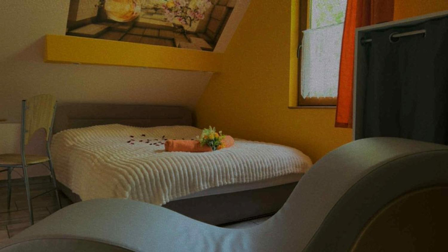 Bedroom 3, Flora apartmanhaz a Balatonnal, Balatonalmádi