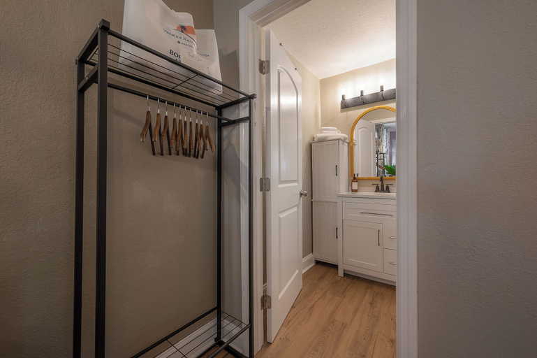 Interior 5, 2501 W North B St, Unit 8, Hillsborough