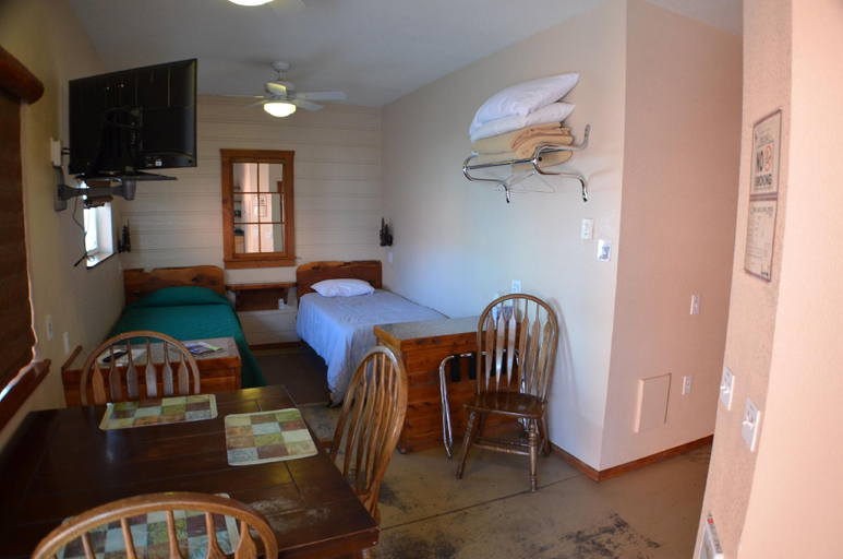 Bedroom 2, Wild Goose Lodge, Klamath