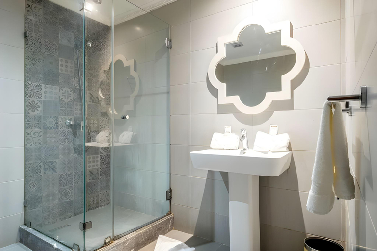 Bathroom 3, Hotel Casablanca, Casablanca
