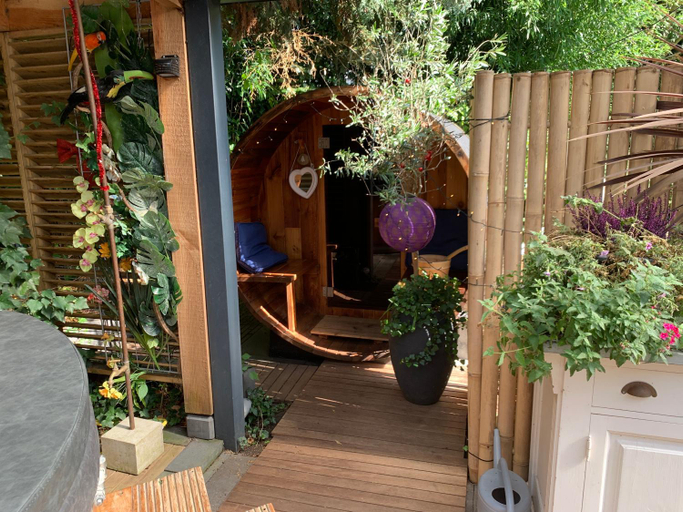 Others 4, Romantisch Wellness Appartement met prive Hottub Sauna Gamesroom, Twenterand