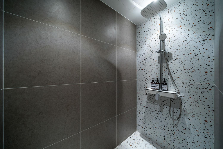 Bathroom 4, Brown Dot Siheung Geobuksum, Siheung