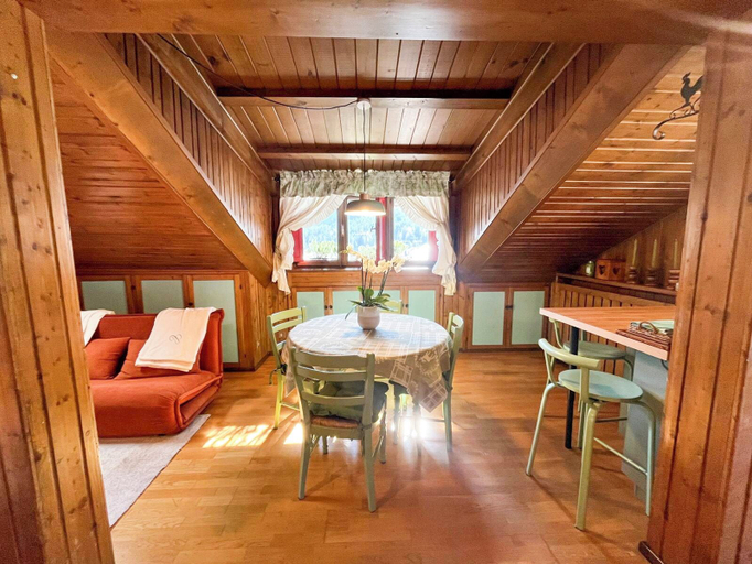 Dining 3, Renovated Mountain View Apartment, Belluno