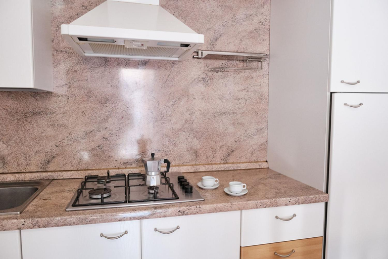 Others 4, Appartamento con Terrazza in Residence con Piscina per 6 ospiti, Rovigo