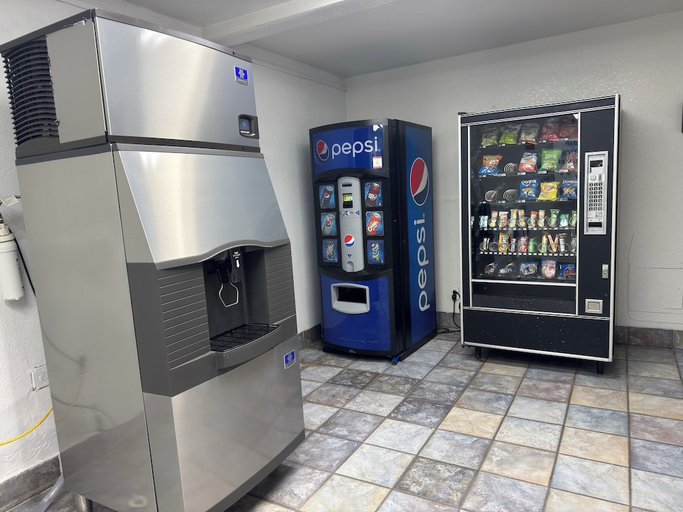 Food & Drinks 5, Motel6 Enfield, CT - Hartford, Hartford