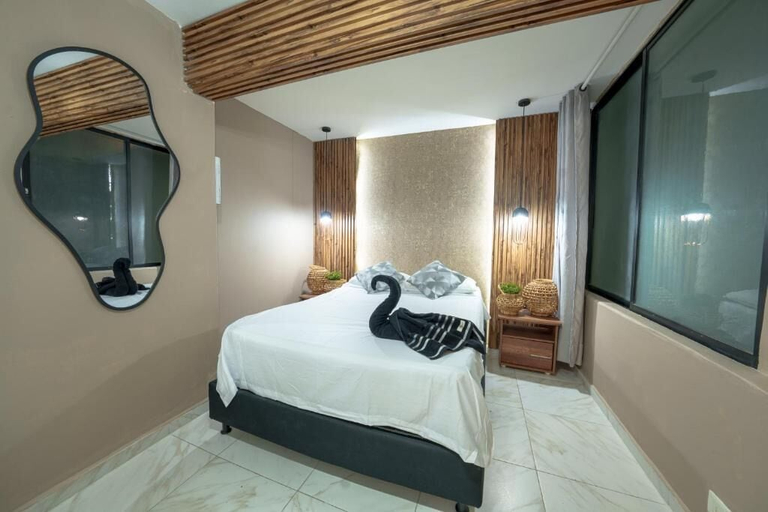 Room 5, 3BR  w Arcade 1 Block from Lleras Park, Medellín
