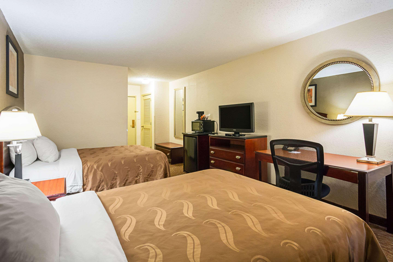 Bedroom 2, Quality Inn Fairmont, Marion