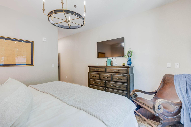 4, The Pearl Hotel, Dare