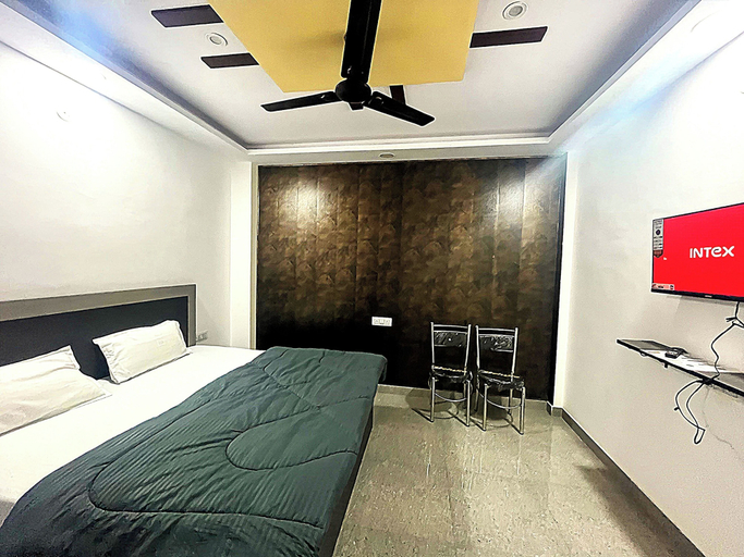 Room 5, Hotel Shivaay Inn, Kanpur Nagar
