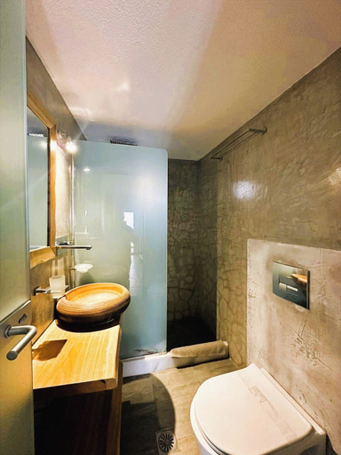 Bathroom 5, Gizis Cliffside Suites, South Aegean