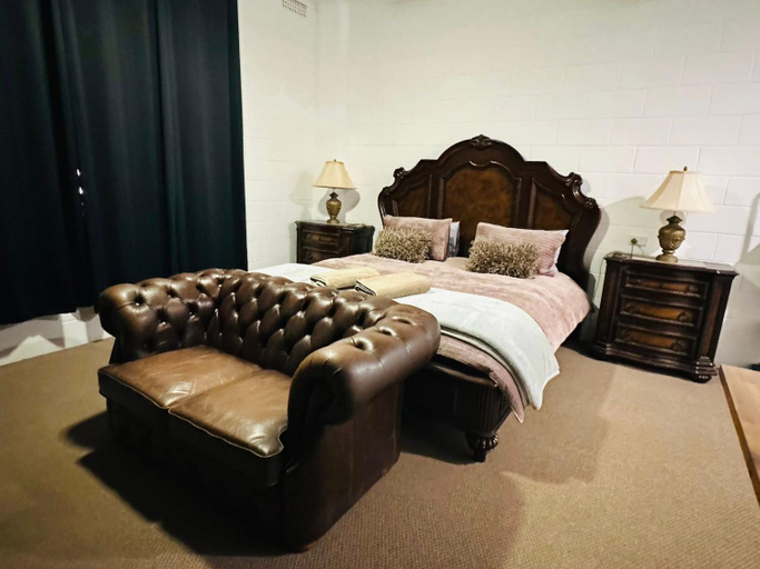 Bedroom, Flinders Ranges Motel - The Mill, Flinders Ranges