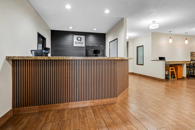 Public Area 2, Quality Inn Dubuque on Hwy 20, Dubuque