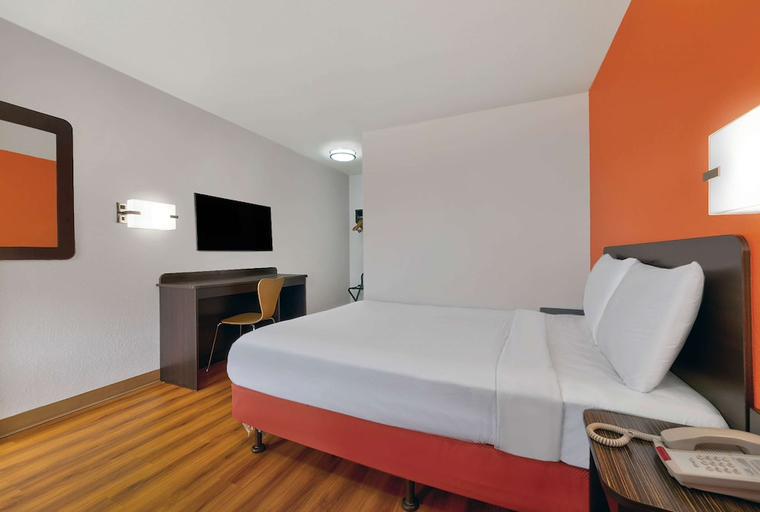 Bedroom 3, Motel 6 Columbus, GA, Muscogee