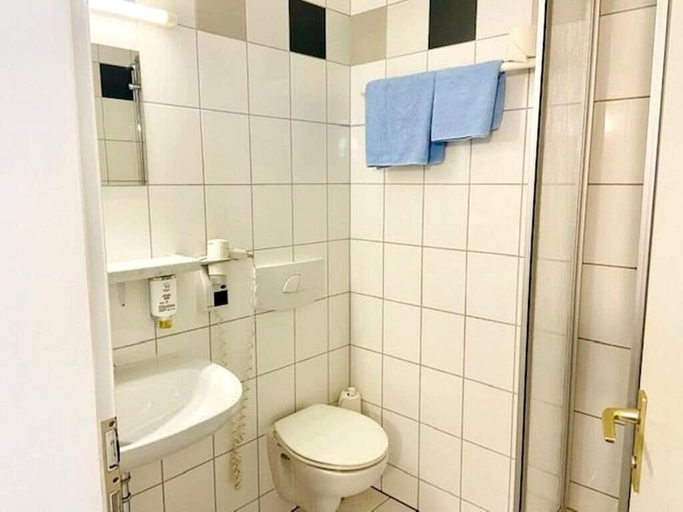 Bathroom 4, City Hotel, Eisenach