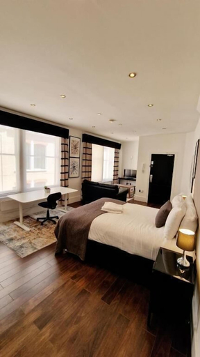 Room 4, Clockwork Stay, London