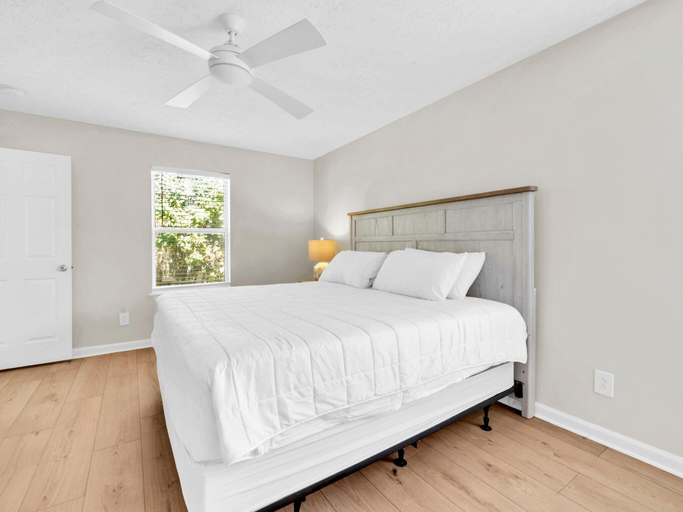 Room 2, Barefoot Villa, Bay