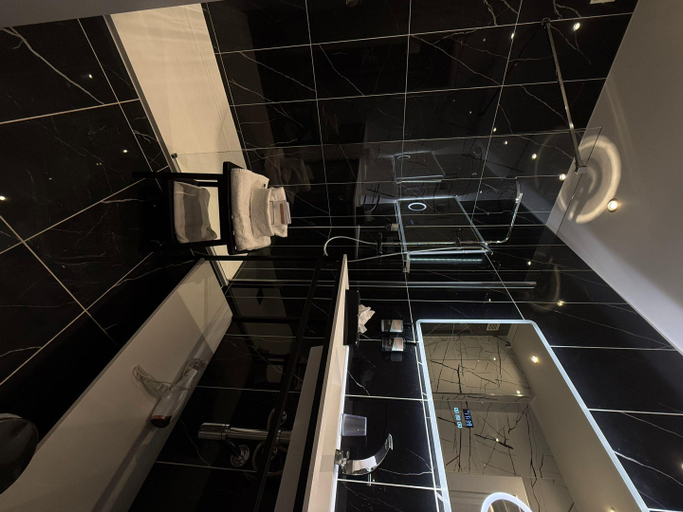 Bathroom 4, Logis Hotel Borel, Nord