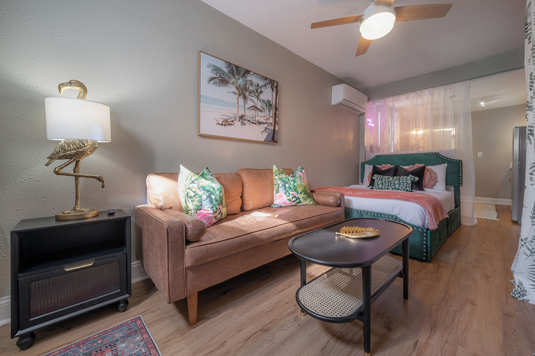 Primary image, 2501 W North B St, Unit 8, Hillsborough