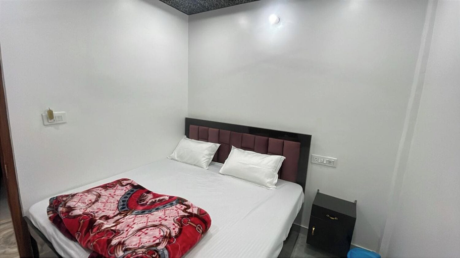 Room 4, Janki Palace Hotel & Restaurant, Faizabad