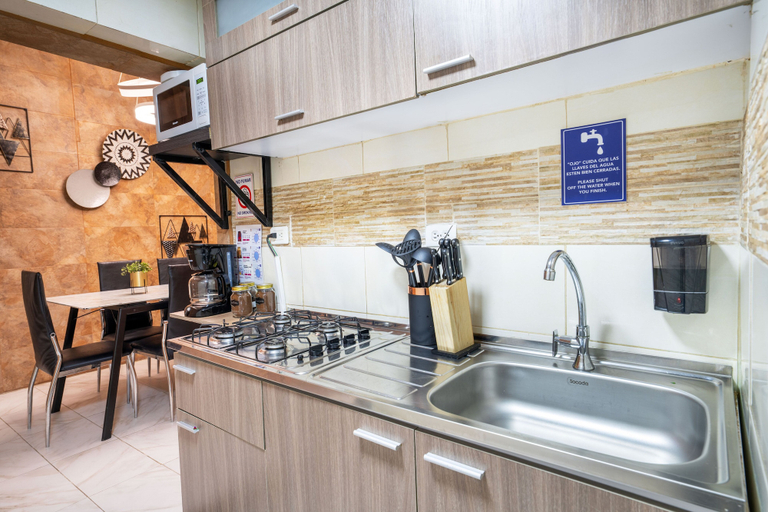 Private kitchen 5, 5 Bedroom - 1 Block from Lleras - P2, Medellín