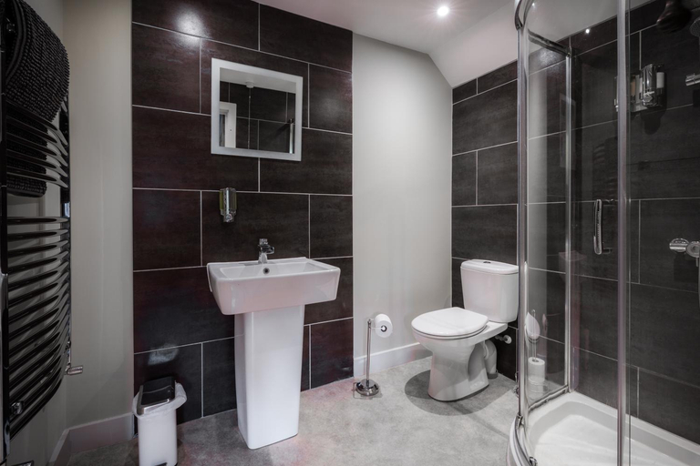 Bathroom 2, Shave Farm, Somerset