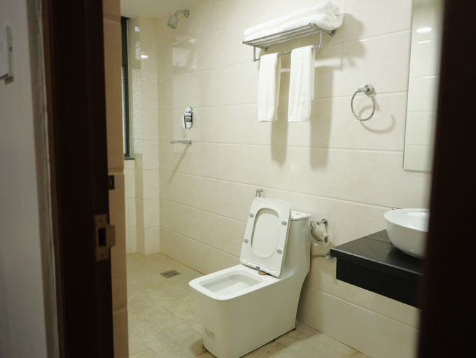 Bathroom 5, Jiang Su Hotel and Restaurant, Bagmati
