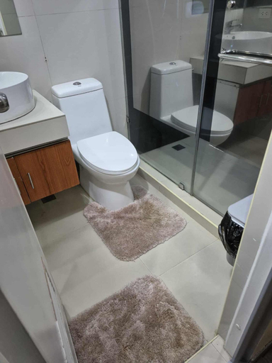 Bathroom 2, Condo in Ermita Manila, Near US Embassy, Mall and Parks with Excellent View, Manila City