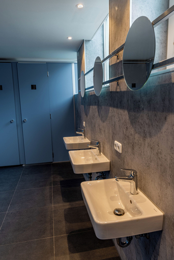 Bathroom 5, Shelter City Amsterdam, Amsterdam
