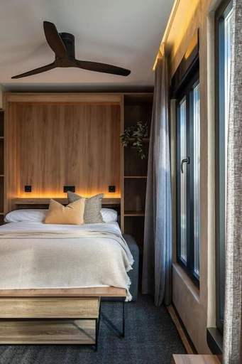 Room 4, Dobo Madrid MA24, Madrid