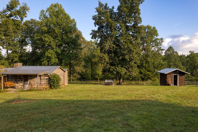 Others 2, Amber Cabin by AvantStay, Jefferson