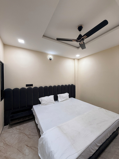 Room 5, hotel shivlok inn, Ujjain
