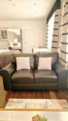 Room 3, Clockwork Stay, London