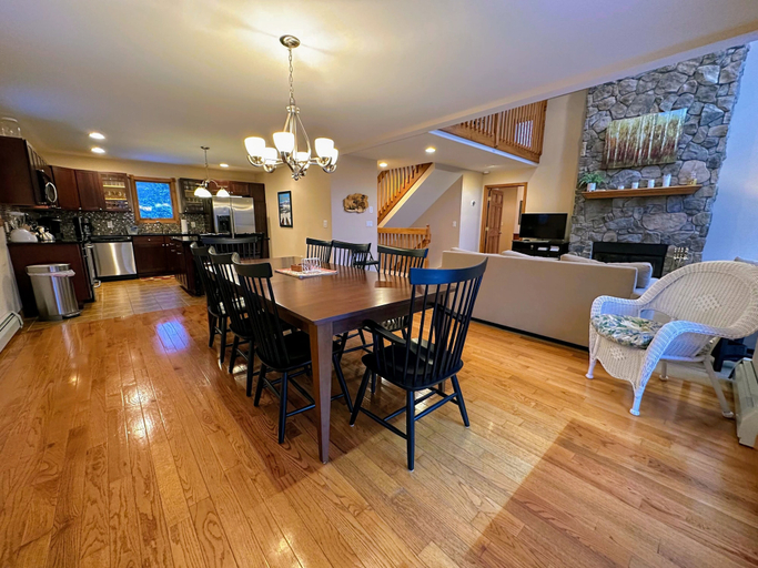 Interior 5, Spacious Private Home - Al132, Coos