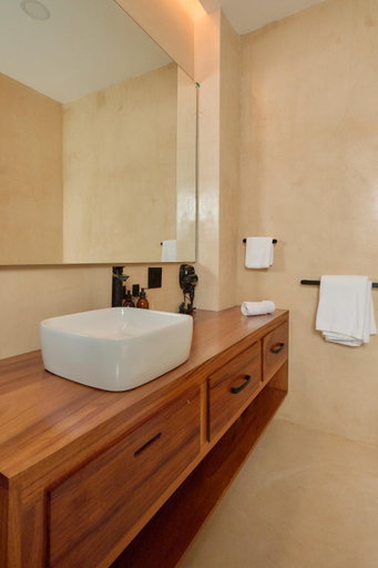 Bathroom 3, Hotel Compatir, Dist. Pochutla