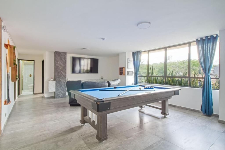 Interior, 2bedroom with pooltable 1 block -Lleras, Medellín