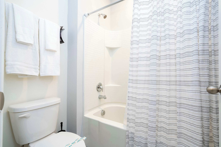 Bathroom 3, Stunning 5Bd w/ Pool Close to Disney @ Solterra 7829, Polk