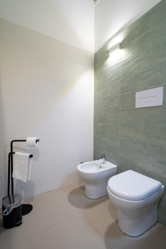 Bathroom 2, Affittacamere Mani - Camere e Appartamenti, Caltanissetta
