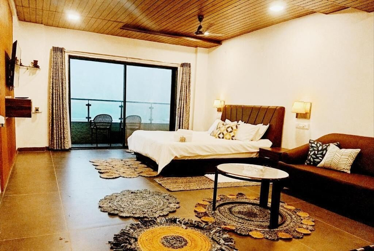 Room 3, VANDHAARA LUXURY STAYS, Pune