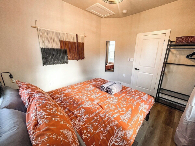 Interior 4, 22 N Chestnut, El Paso