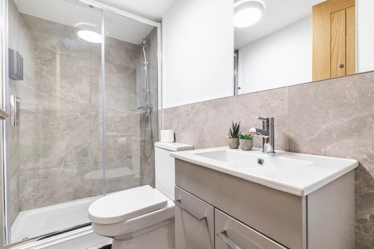 Bathroom, Back Claremont Grove, Leeds