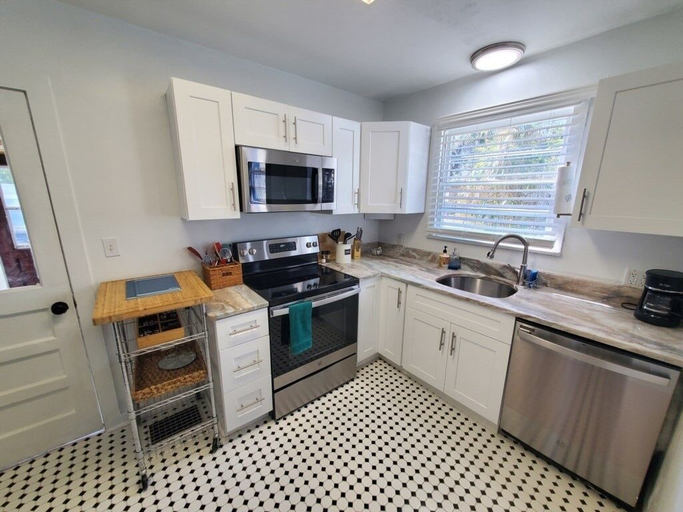 Others 5, Downtown Getaway - Pet Friendly 3 Bedroom Home, Saint Johns