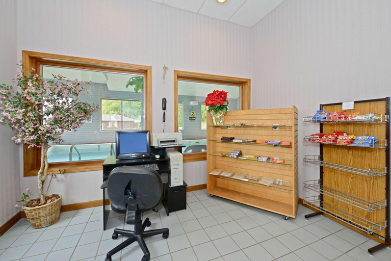 Others 5, Americas Best Value Inn- St. Ignace, Mackinac